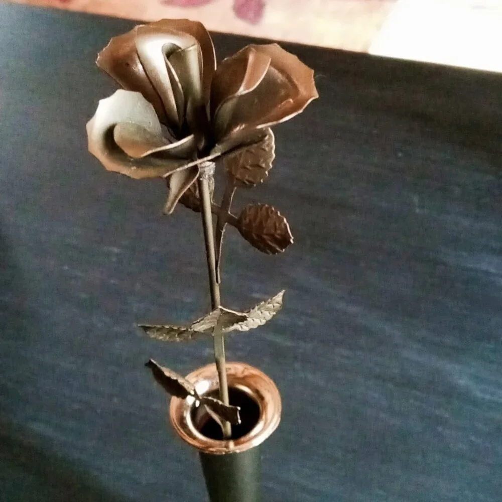 Unique Vintage 1970s Silver Metal 🌹Rose Bud🌹 in Vase by Mann 11 inches Tall
